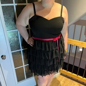 EUC 1X Addition Elle Black Ruffle Dress with Pink Bow 🎀